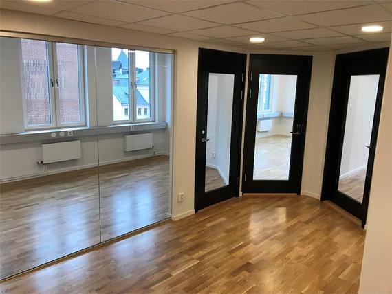 Stora Badhusgatan 18