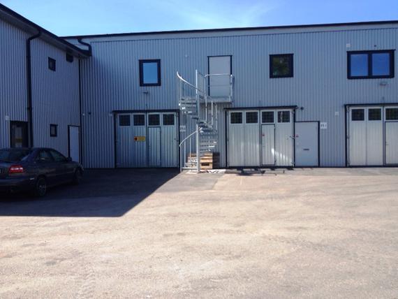 Både hiss o spiraltrappa till förrådet