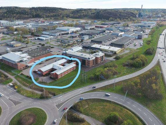 Välexponerat läge och goda parkeringsmöjligheter