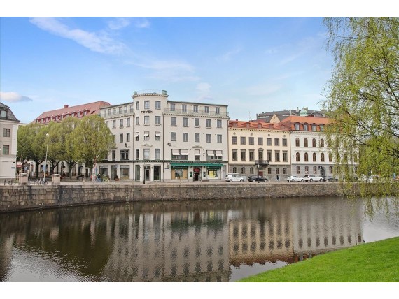 Stora Nygatan 33
