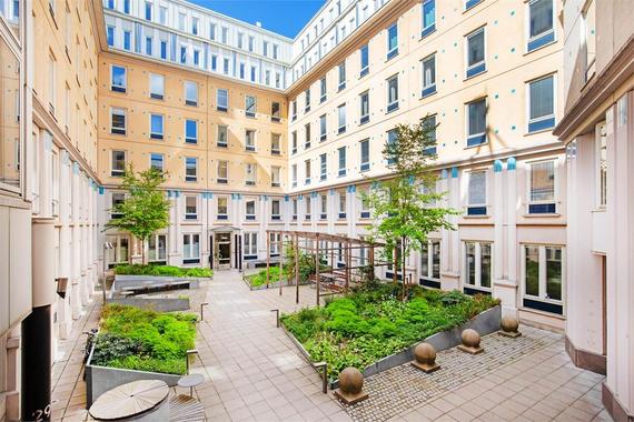 Klara Norra Kyrkogata 33