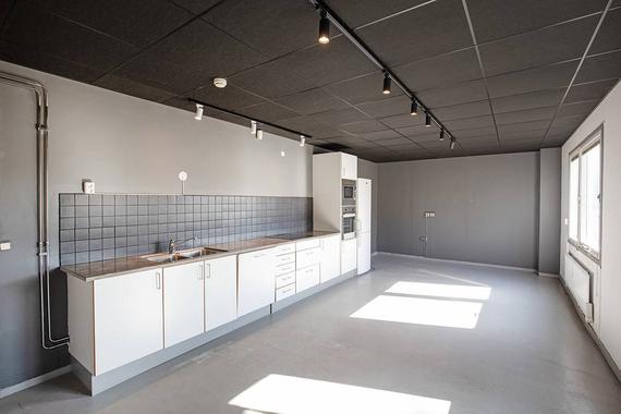 Konsul Johnsons väg 1, Lokal 2